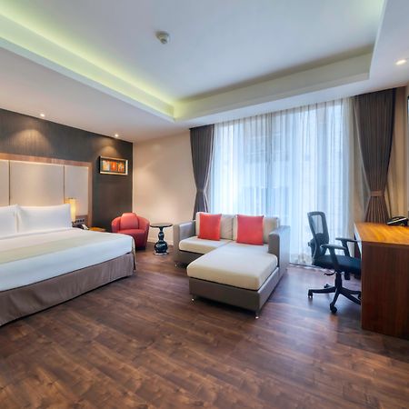 Holiday Inn Kolkata Airport By Ihg Esterno foto Deluxe Room