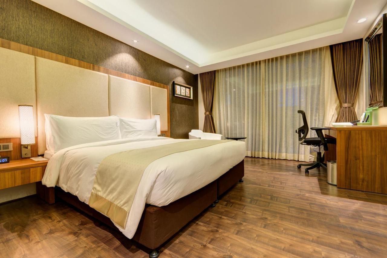 Holiday Inn Kolkata Airport By Ihg Esterno foto Deluxe Room