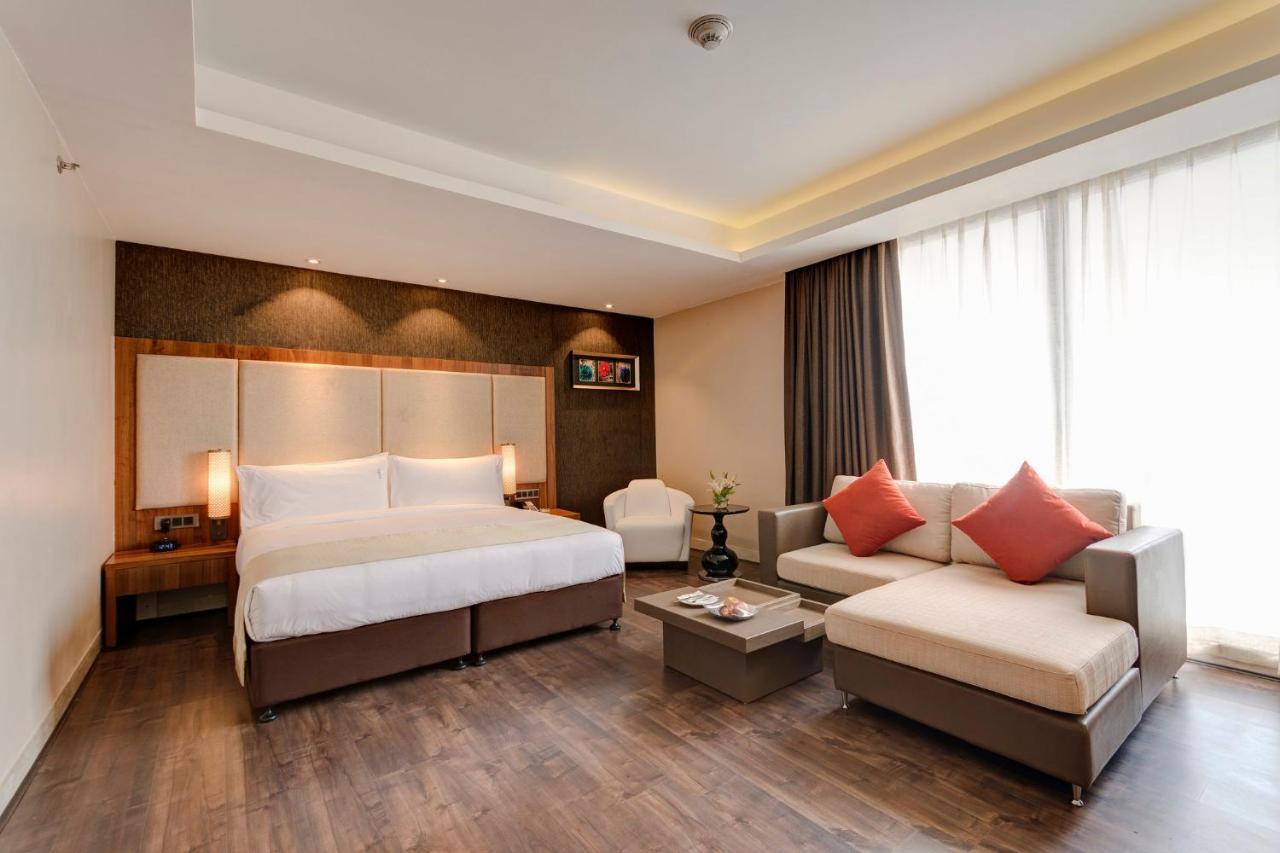 Holiday Inn Kolkata Airport By Ihg Esterno foto Suite