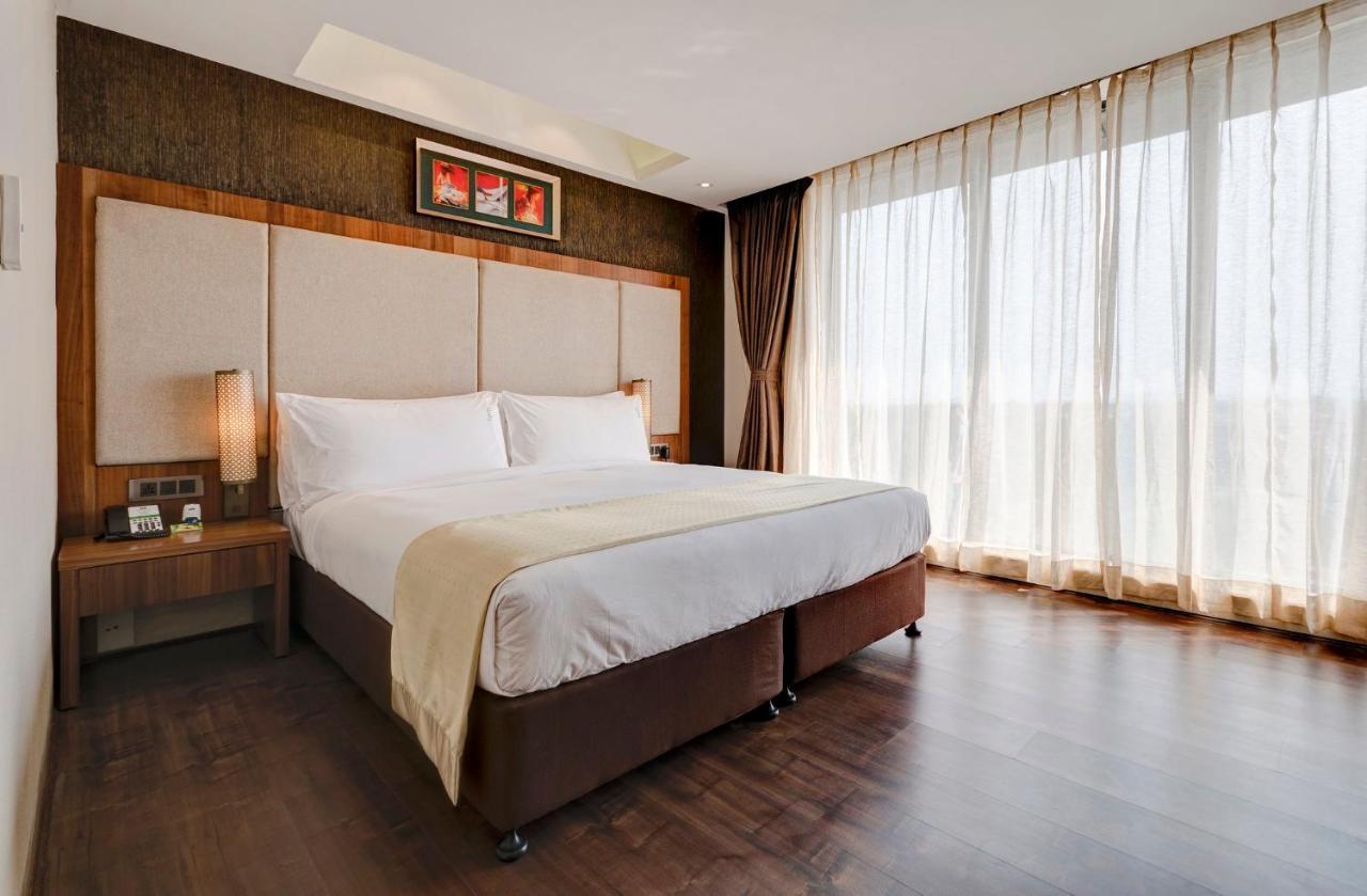 Holiday Inn Kolkata Airport By Ihg Esterno foto A bedroom at the hotel