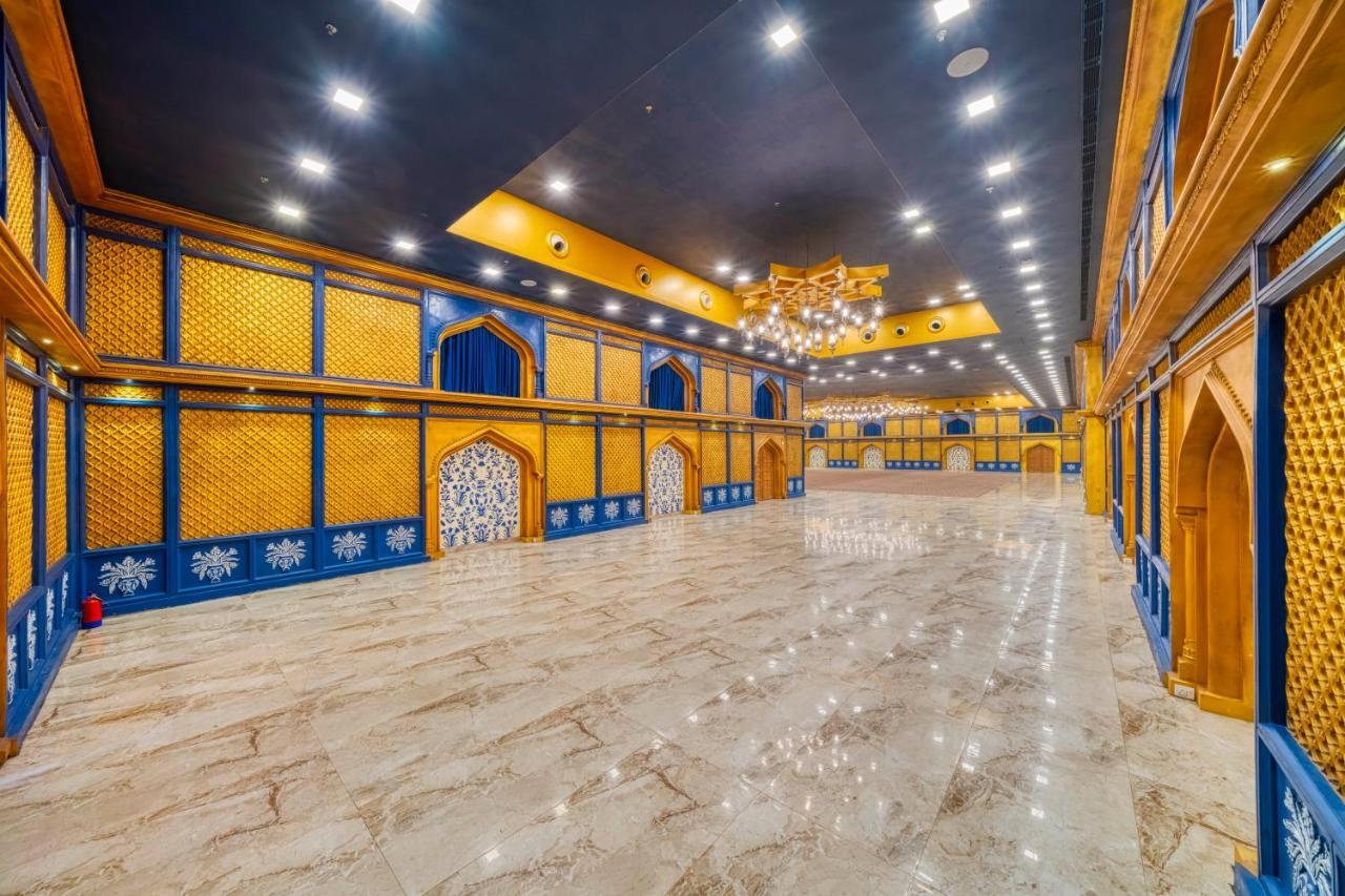 Holiday Inn Kolkata Airport By Ihg Esterno foto The interior of the main hall