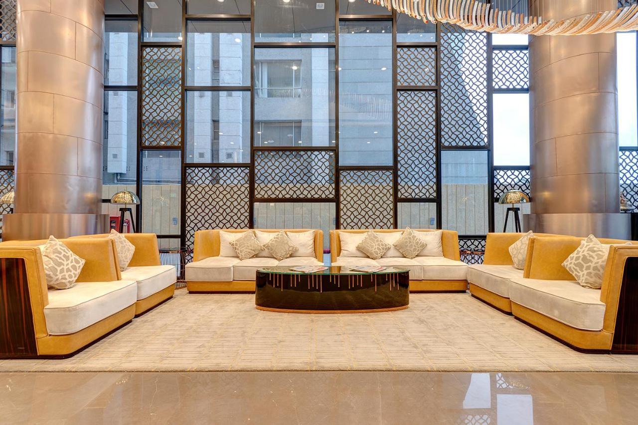 Holiday Inn Kolkata Airport By Ihg Esterno foto The lobby of the hotel