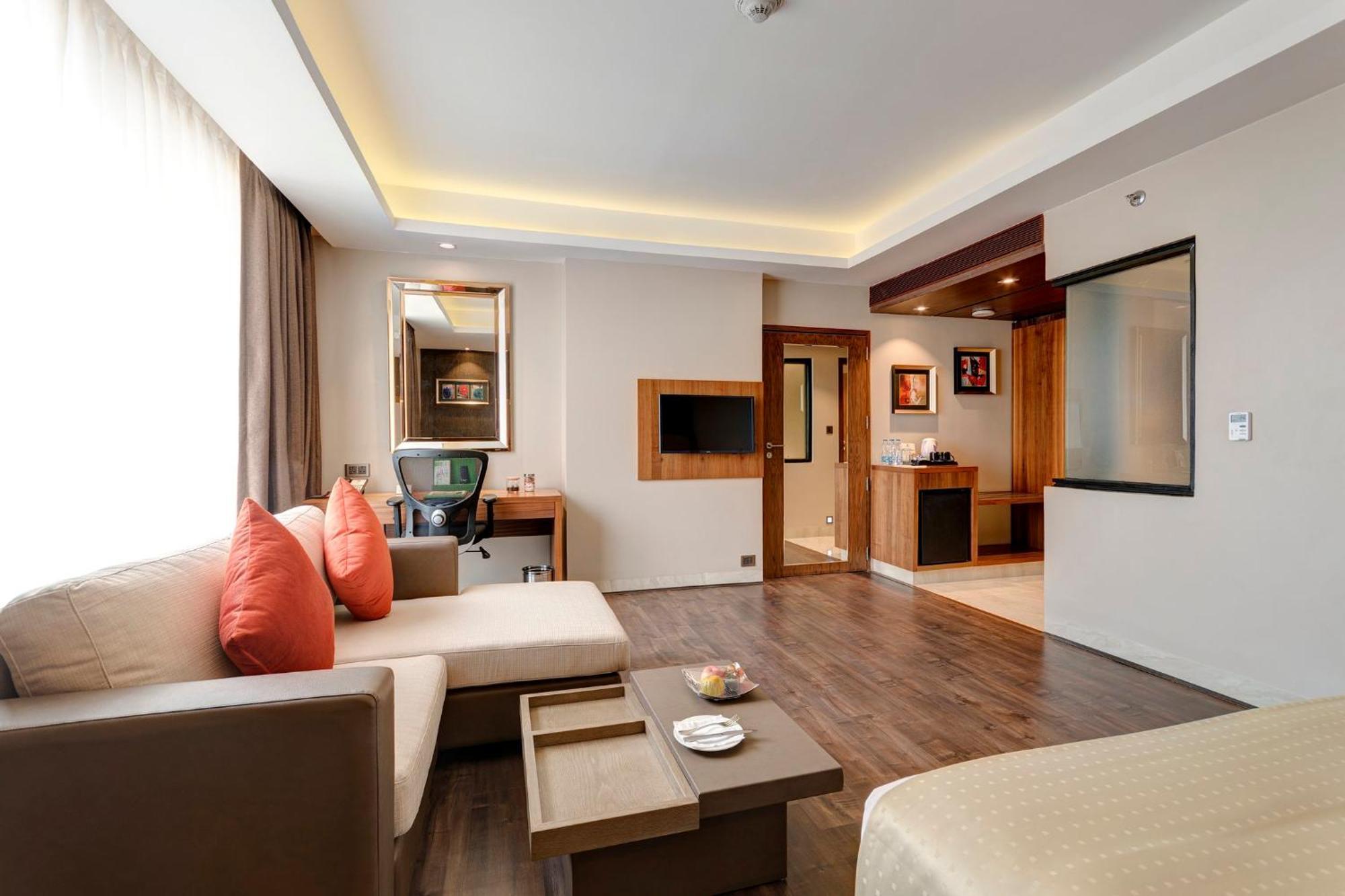 Holiday Inn Kolkata Airport By Ihg Esterno foto Suite