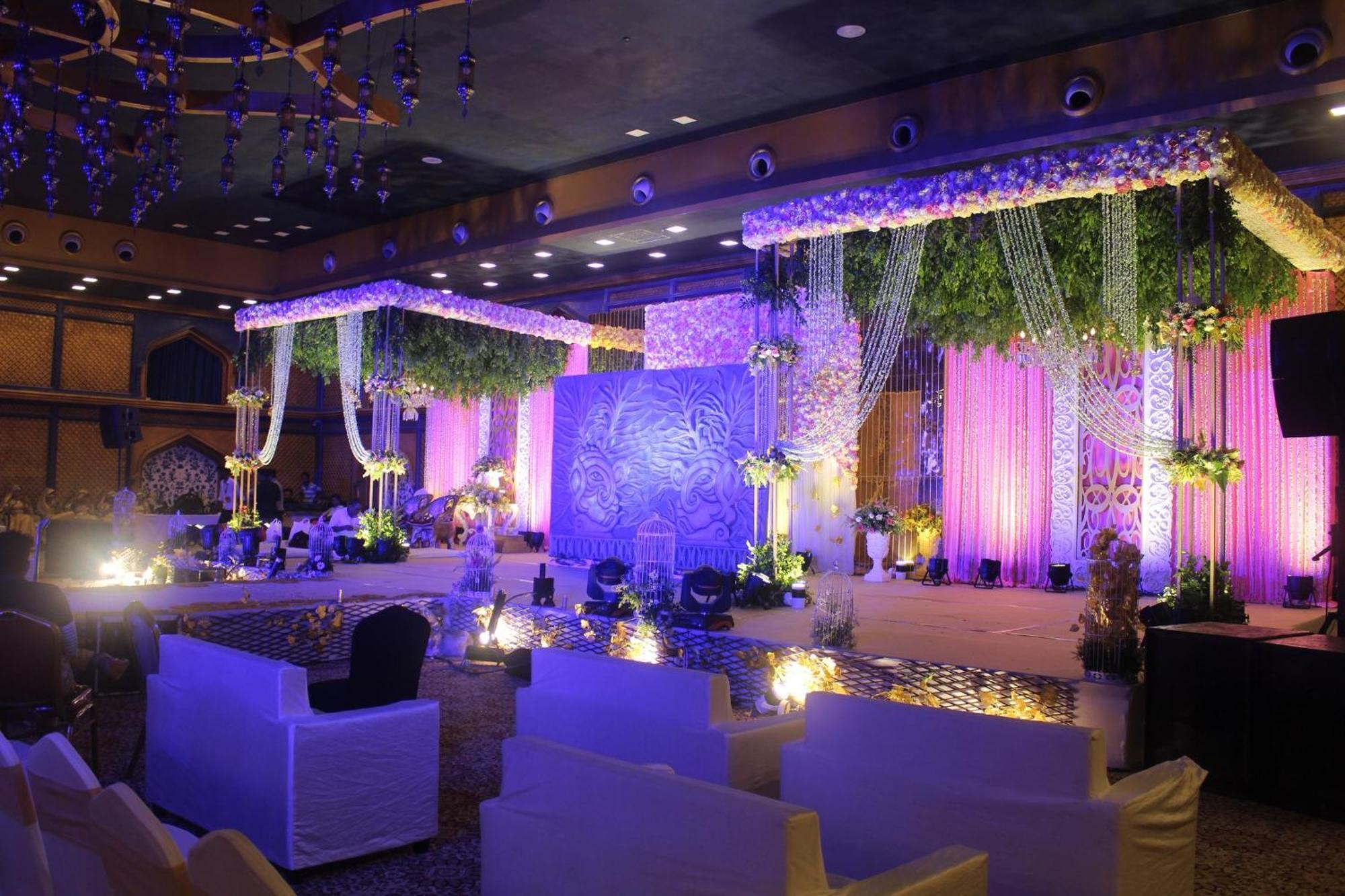 Holiday Inn Kolkata Airport By Ihg Esterno foto The interior of the ballroom