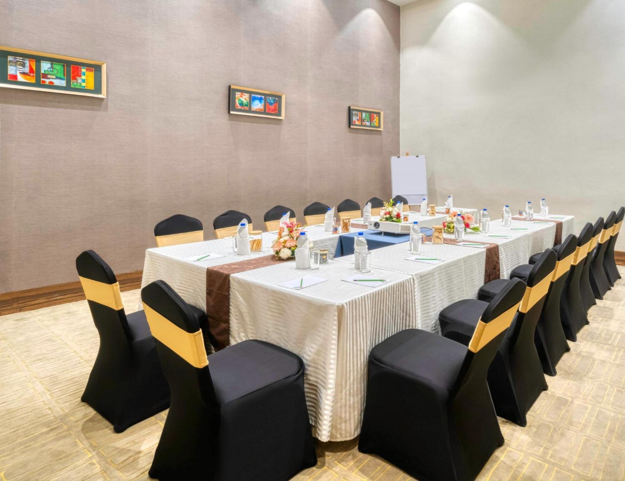 Holiday Inn Kolkata Airport By Ihg Esterno foto